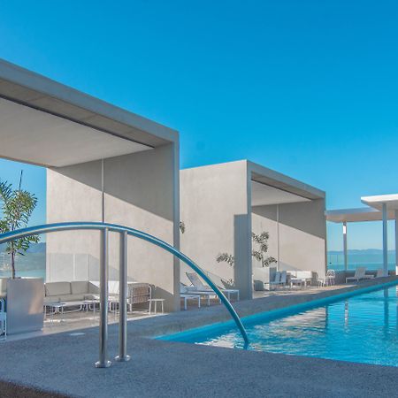 Hotel Mio Vallarta Unique & Different- Adults Only Puerto Vallarta Exteriör bild The rooftop pool at the hotel