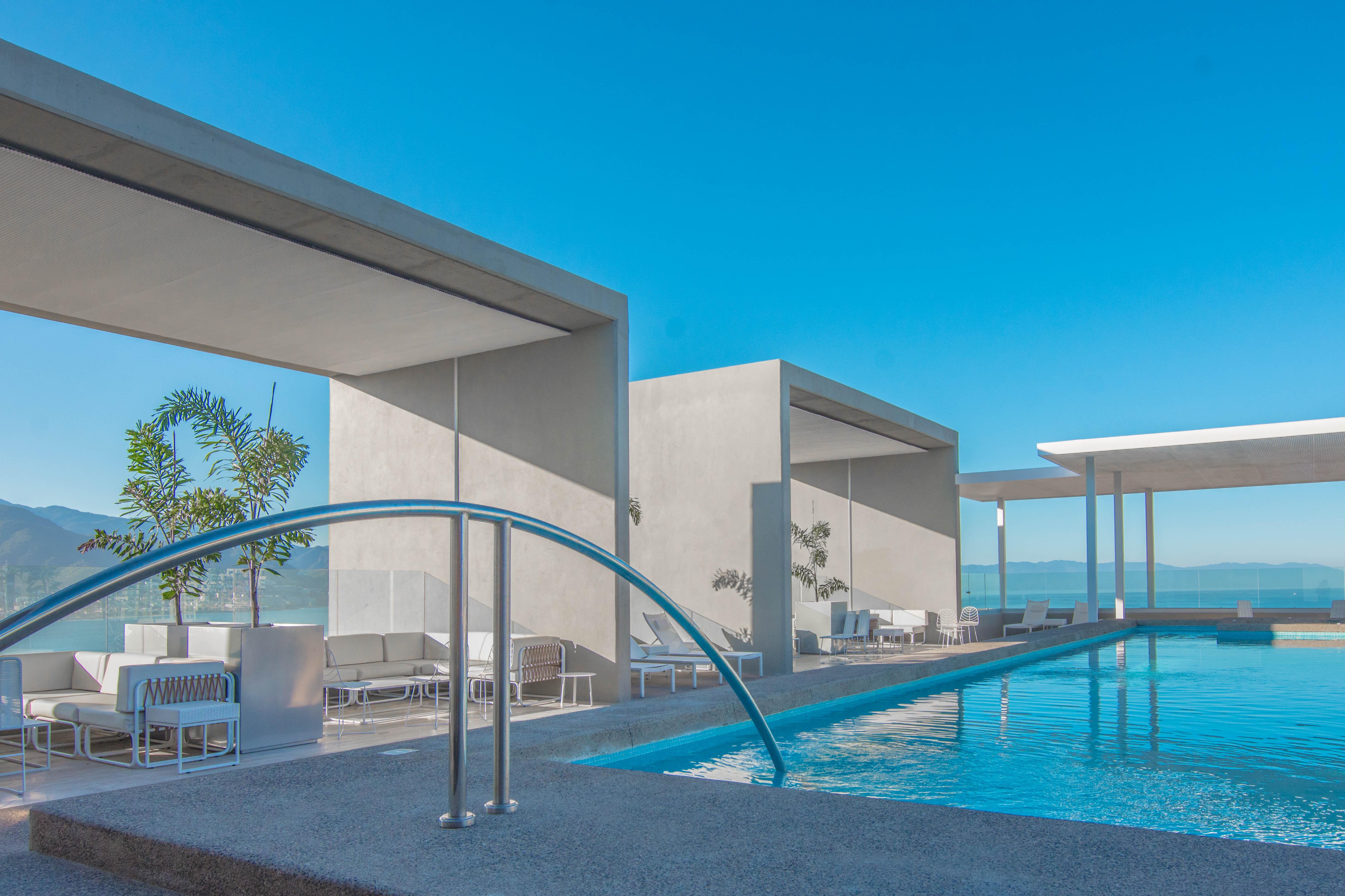 Hotel Mio Vallarta Unique & Different- Adults Only Puerto Vallarta Exteriör bild The rooftop pool at the hotel