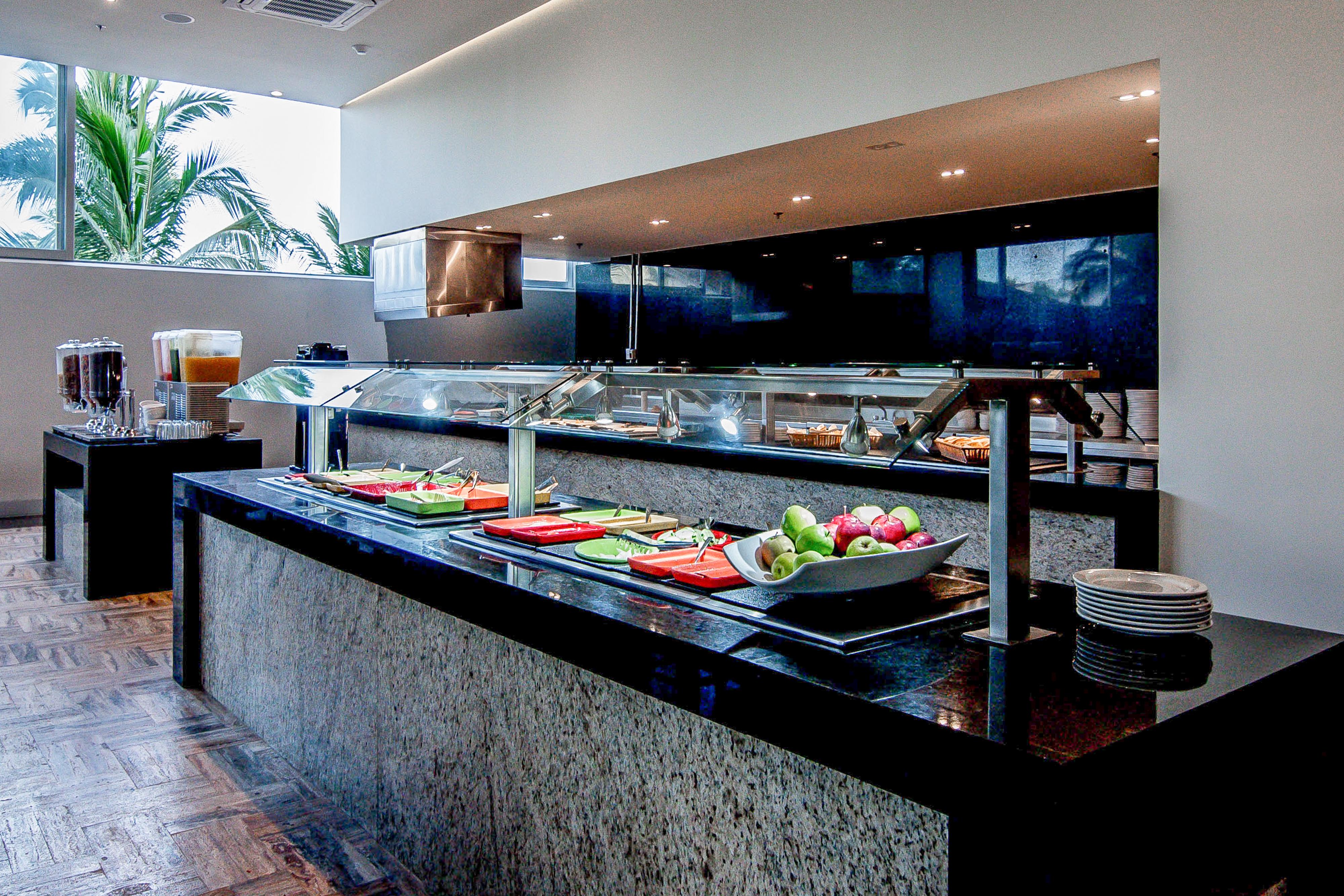 Hotel Mio Vallarta Unique & Different- Adults Only Puerto Vallarta Exteriör bild A buffet at a hotel