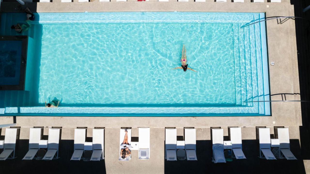 Hotel Mio Vallarta Unique & Different- Adults Only Puerto Vallarta Exteriör bild The rooftop pool at the Standard East Village